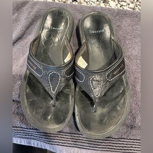 Merrell Women's Black Leather Flip Flops